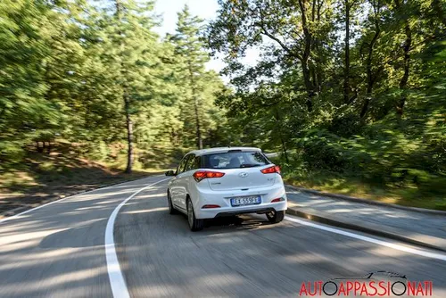 nuova hyundai i20 04