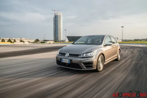 VW Golf R 11