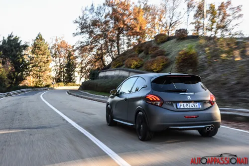 Peugeot 208 GTi 13