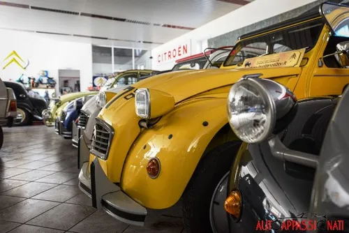 a citroen 2v soleil int1