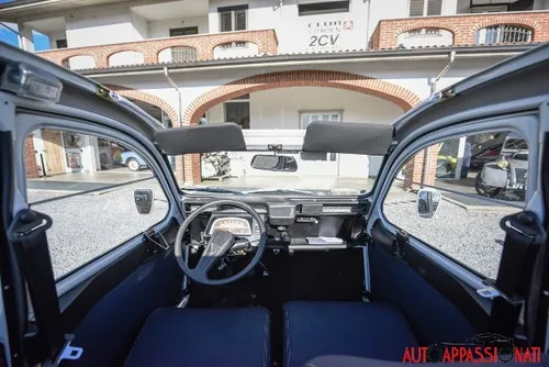 a citroen 2v soleil int3