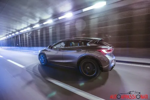 INFINTI Q30 int2