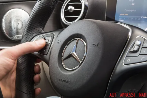 Mercedes-Benz Classe E 2016: Interni - Volante