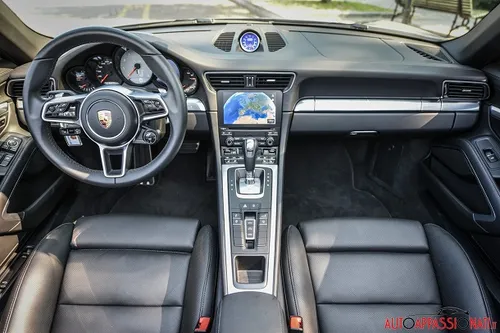 Porsche 911 Carrera 4S Cabriolet - Interni