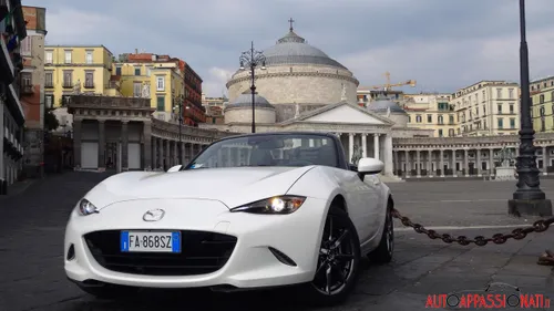 Mazda MX-5 - Piazza del Plebiscito