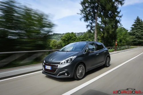 Peugeot 208 GTLine01