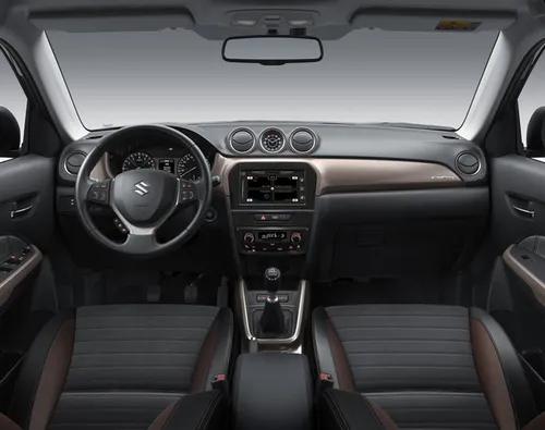 SuzukiVitaraYoru interni