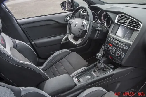 DS4 PerformanceLine interni