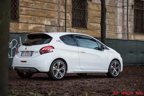 Peugeot 208GTi 07 esterno