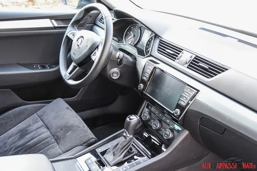 SKoda Superb Executive interni