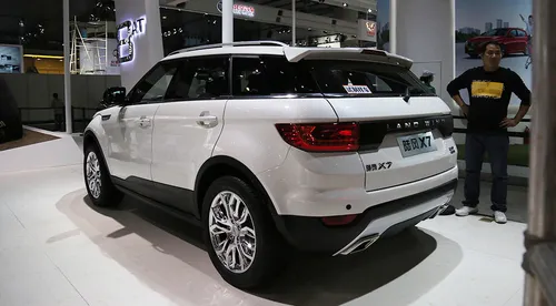 Landwind X7 copia Evoque