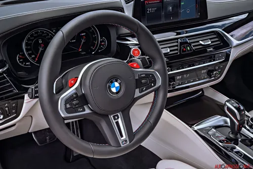 Nuova BMW M5 interni