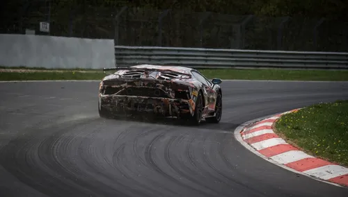 nuovo giro record al nurburgring