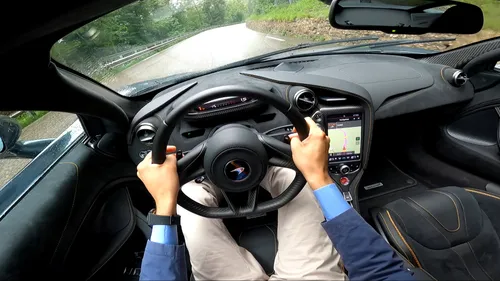 interni McLaren 720S