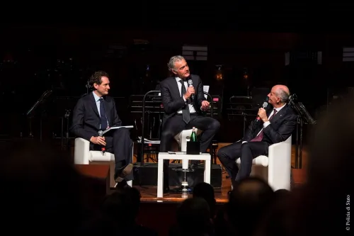 Polizia e motori : la lunga strada insieme