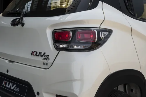 Mahindra KUV100 faro posteriore