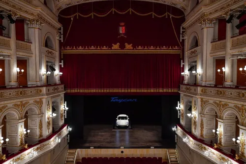 Porsche Taycan teatro Galli Rimini