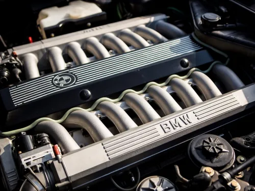 BMW Serie 7 V16 motore