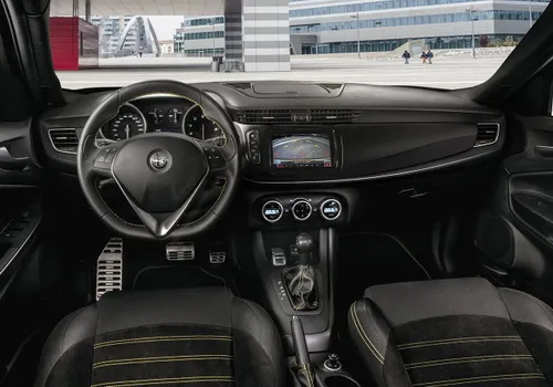 Alfa Romeo Giulietta Veloce Diesel interni 2019