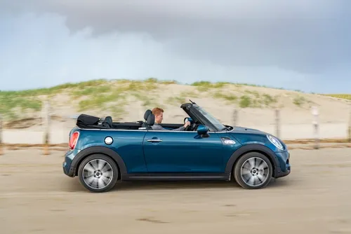 Mini Cabrio Sidewalk