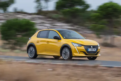 peugeot 208 giallo faro