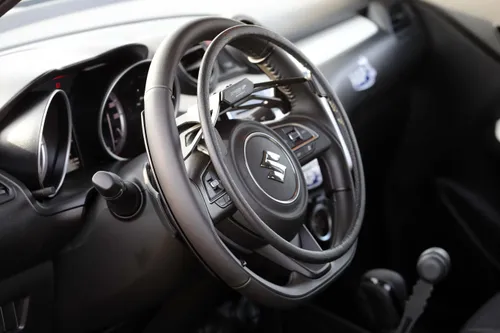 Volante con acceleratore a cerchietto