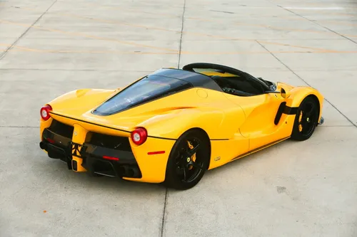 LaFerrari Aperta gialla