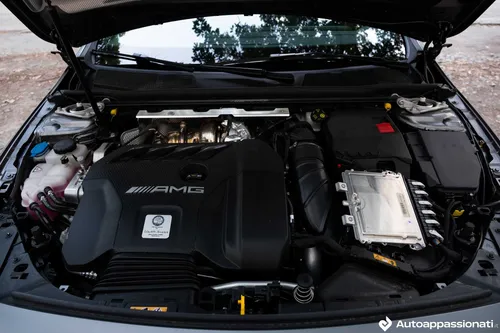 a45 s amg motore