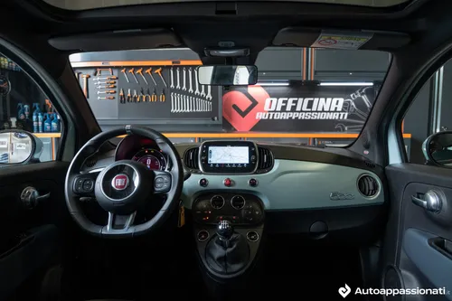 fiat 500 hybrid abitacolo interno