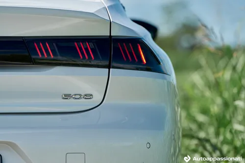 peugeot 508 hybrid faro posteriore