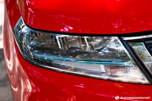 suzuki vitara hybrid faro anteriore