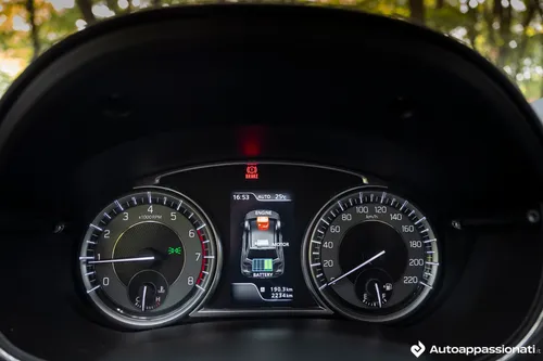 suzuki vitara hybrid quadro strumenti