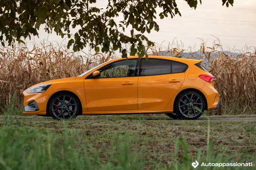 ford focus st dimensioni