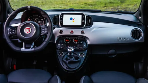 Fiat 500 Hey Google interni