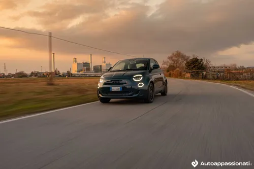 fiat 500 elettrica ocean green