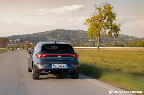 seat leon e hybrid dinamica posteriore 2