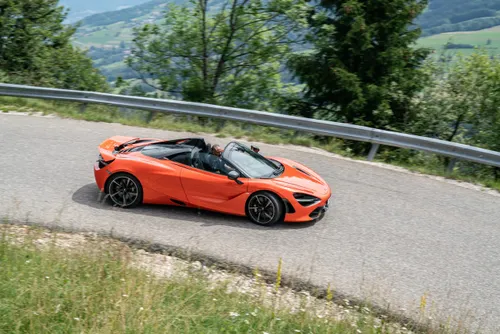 mclaren 720s 2021 09