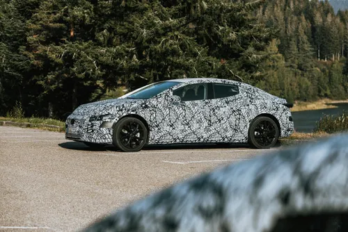 Mercedes EQE foto spia