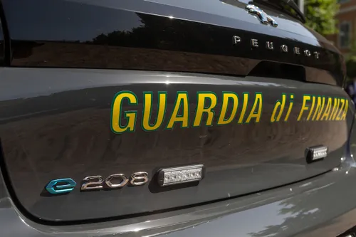 peugeot e-208 guardia di finanza