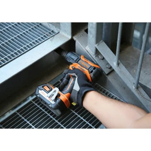 1984 slash 18qm foto 03