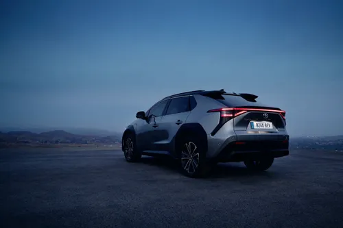 toy bz4x 2021 prelaunch hub brand img kv rear34 night