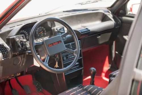 Fiat Uno turbo interni