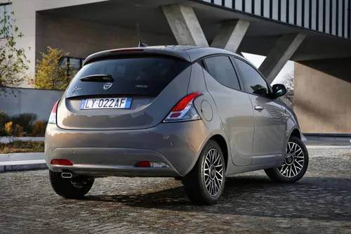 Lancia Ypsilon Alberta Ferretti 3_4 posteriore