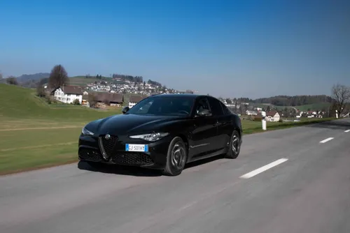 alfa romeo giulia estrema nera