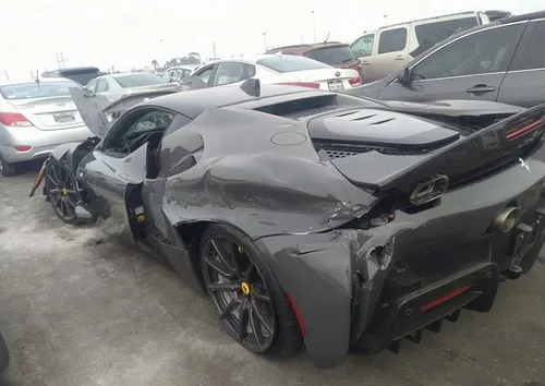 ferrari sf90 stradale distrutta in vendita 2