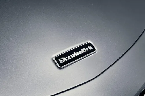 14000 mclarenautomotivehonoursqueenelizabethiiinherplatinumjubileeyear