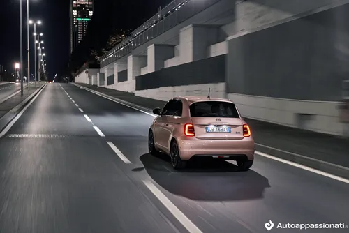 fiat 500 elettrica night