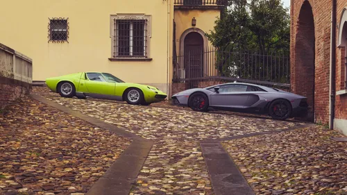 miura vs aventador