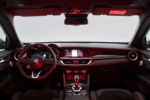 alfa romeo stelvio estrema 03