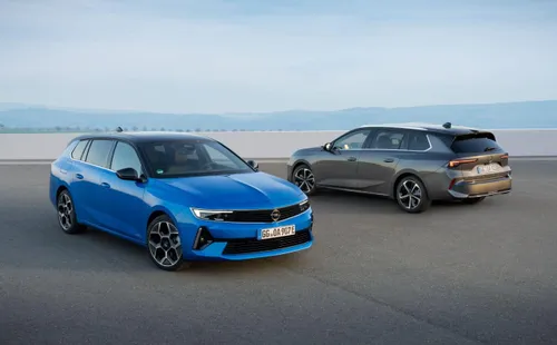 opel astra sports tourer blu e grigia